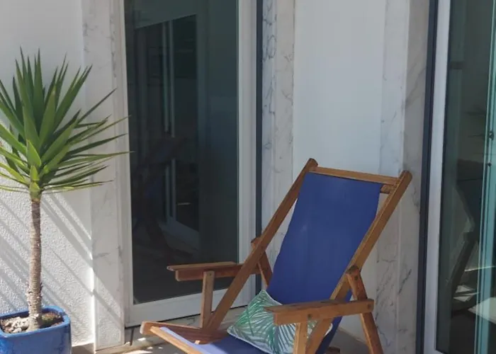 Apartment To Sea *